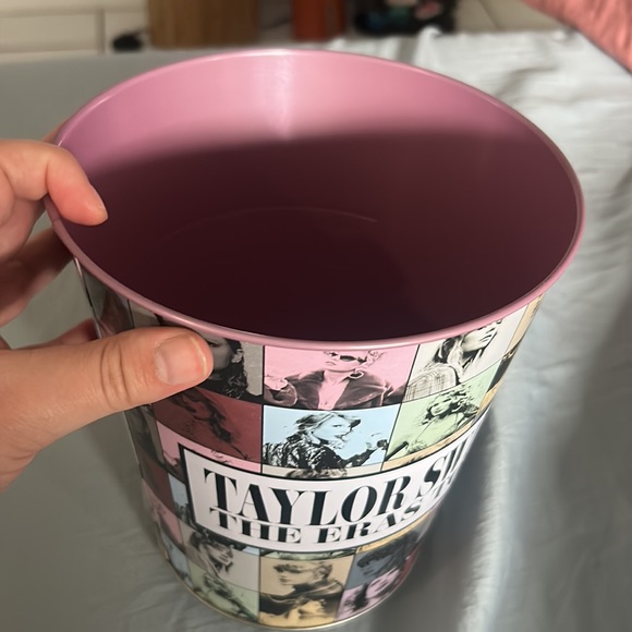 Eras tour movie Taylor swift bucket and posters - Picture 3 of 3